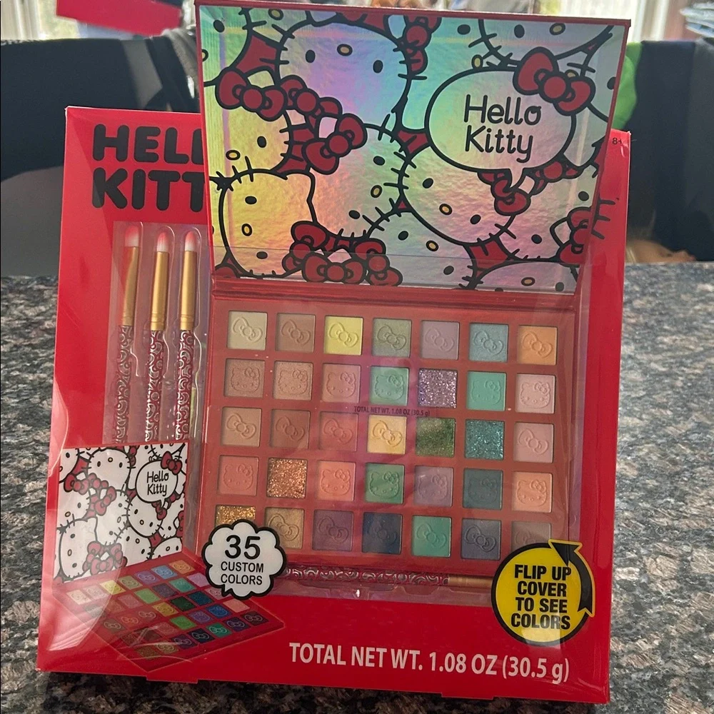 HELLO KITTY SHADOW PALETTE & BRUSHES NWT
